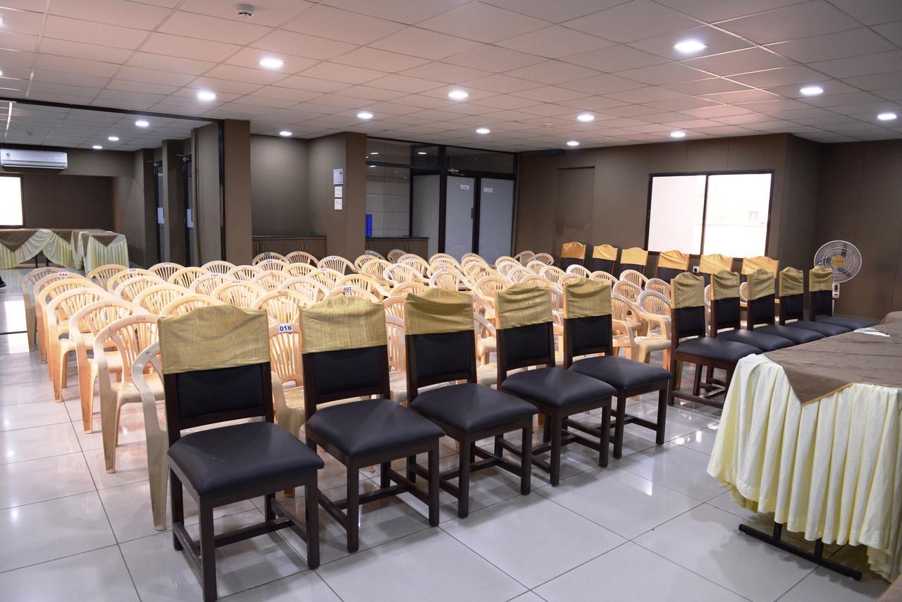 Hotel Palm View Residency Vadodara Dış mekan fotoğraf