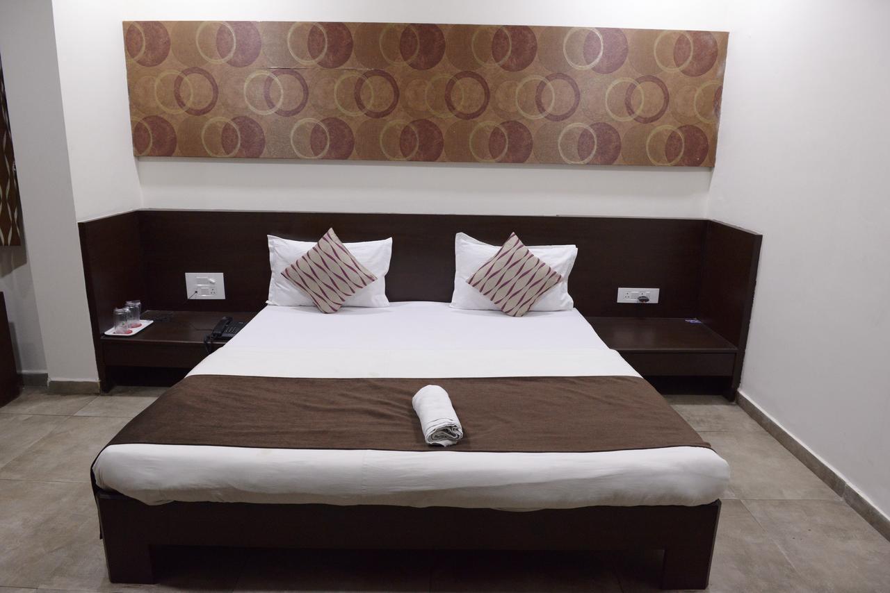 Hotel Palm View Residency Vadodara Dış mekan fotoğraf