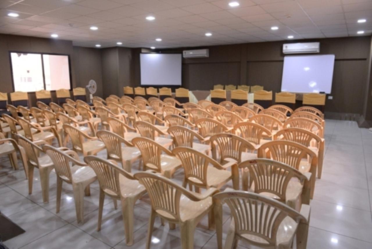 Hotel Palm View Residency Vadodara Dış mekan fotoğraf